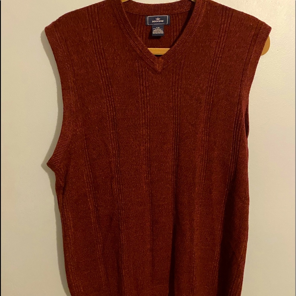 Dockers maroon vest